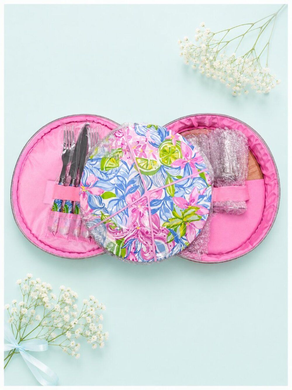 NEW Lilly Pulitzer Round Insulated Picnic Pack with Dinnerware Set - Picture 4 of 5